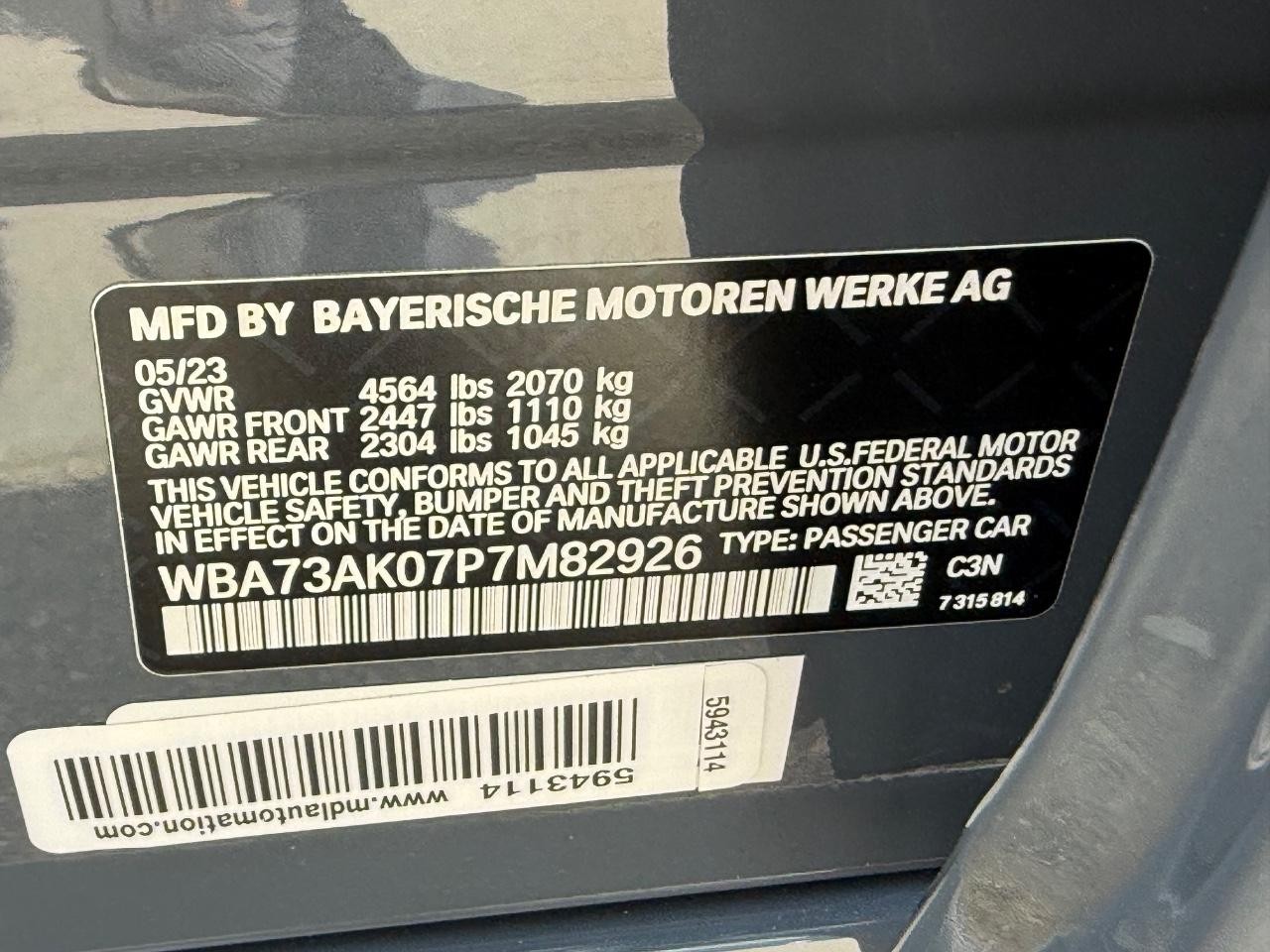 BMW 2 Series Vehicle Full-screen Gallery Image 25
