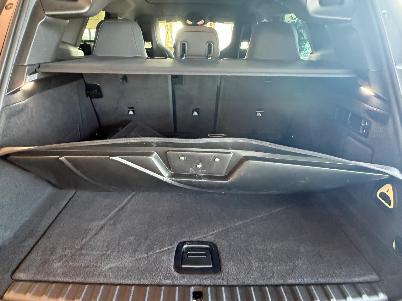 BMW iX Vehicle Image 04