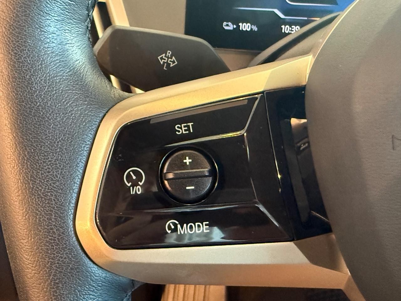 BMW iX Vehicle Image 15