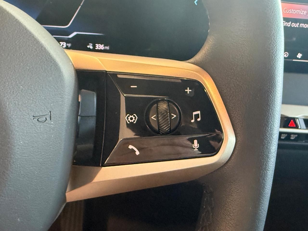 BMW iX Vehicle Image 16
