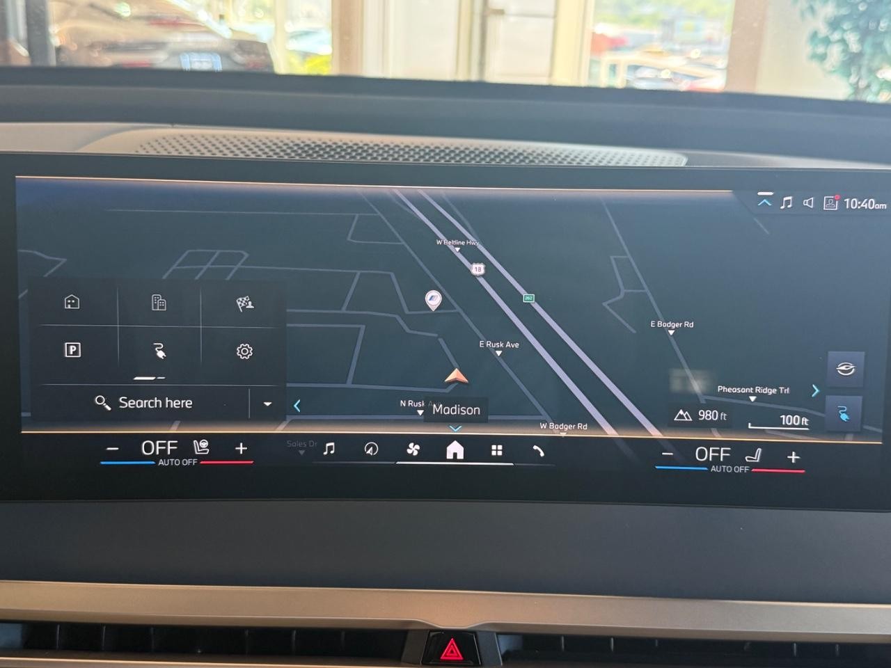BMW iX Vehicle Image 19