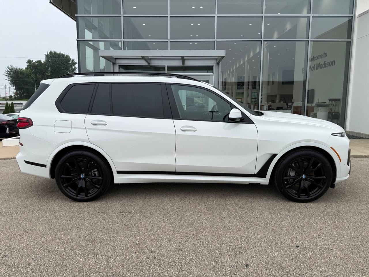 BMW X7 Vehicle Image 02