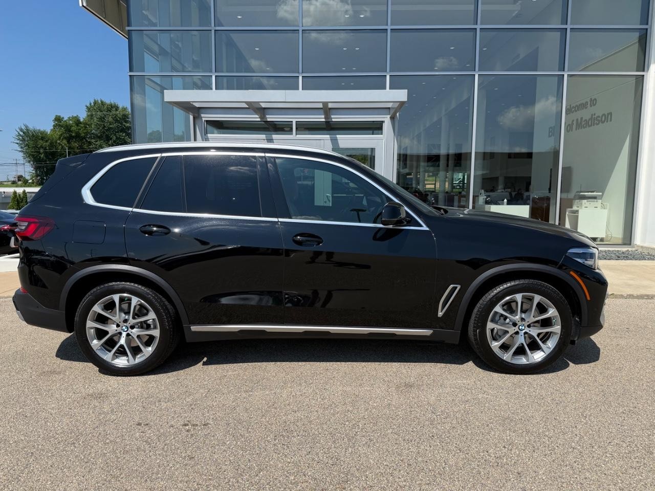 BMW X5 Vehicle Image 02