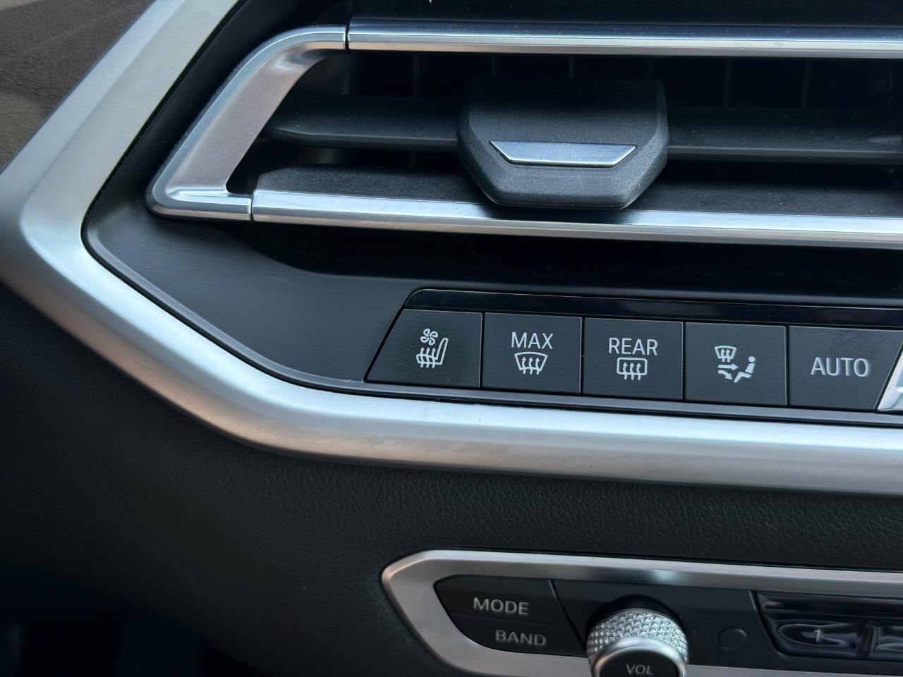 BMW X5 Vehicle Image 23