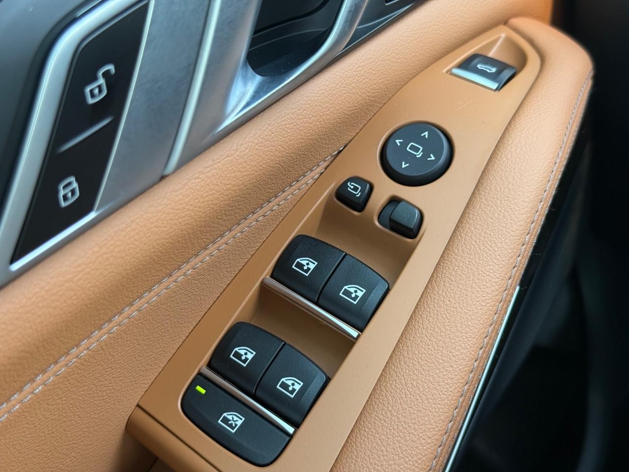 BMW X5 Vehicle Image 24