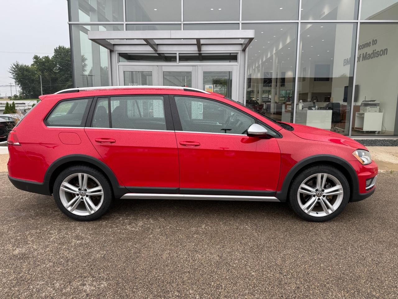 Volkswagen Golf Alltrack Vehicle Image 02