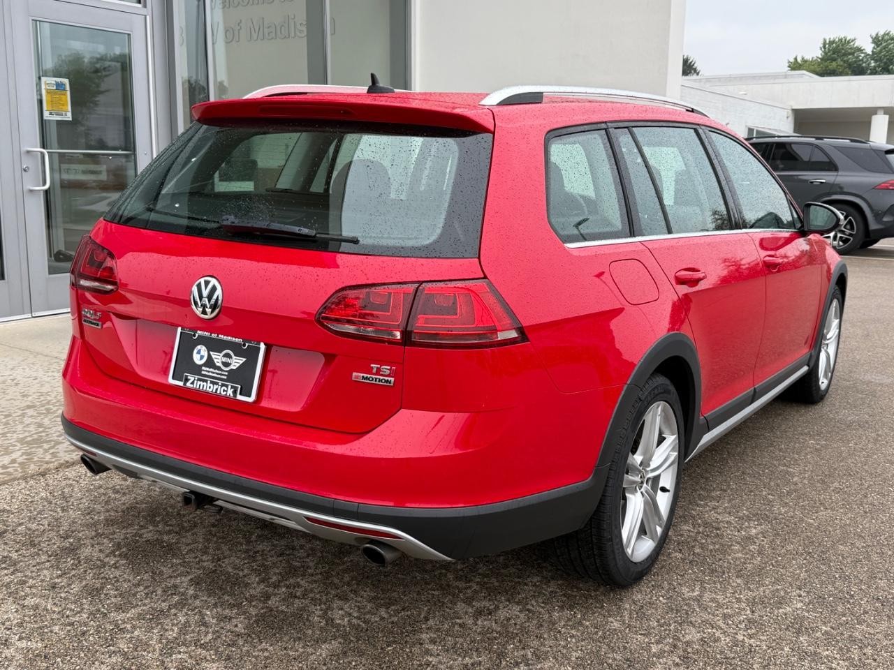 Volkswagen Golf Alltrack Vehicle Image 03