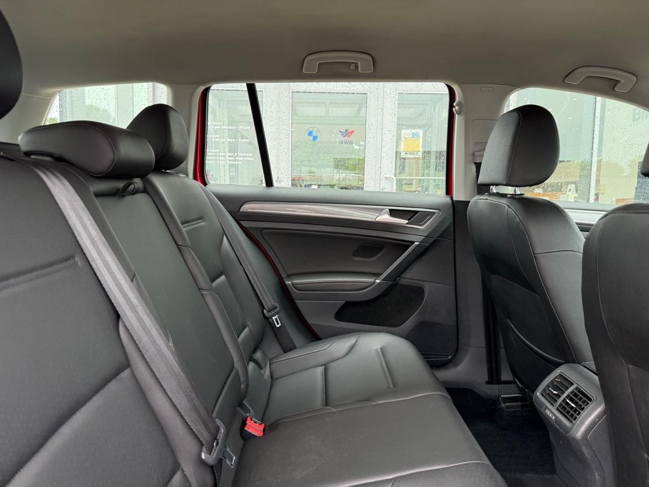Volkswagen Golf Alltrack Vehicle Image 07