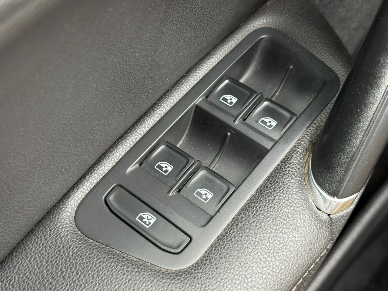 Volkswagen Golf Alltrack Vehicle Image 18