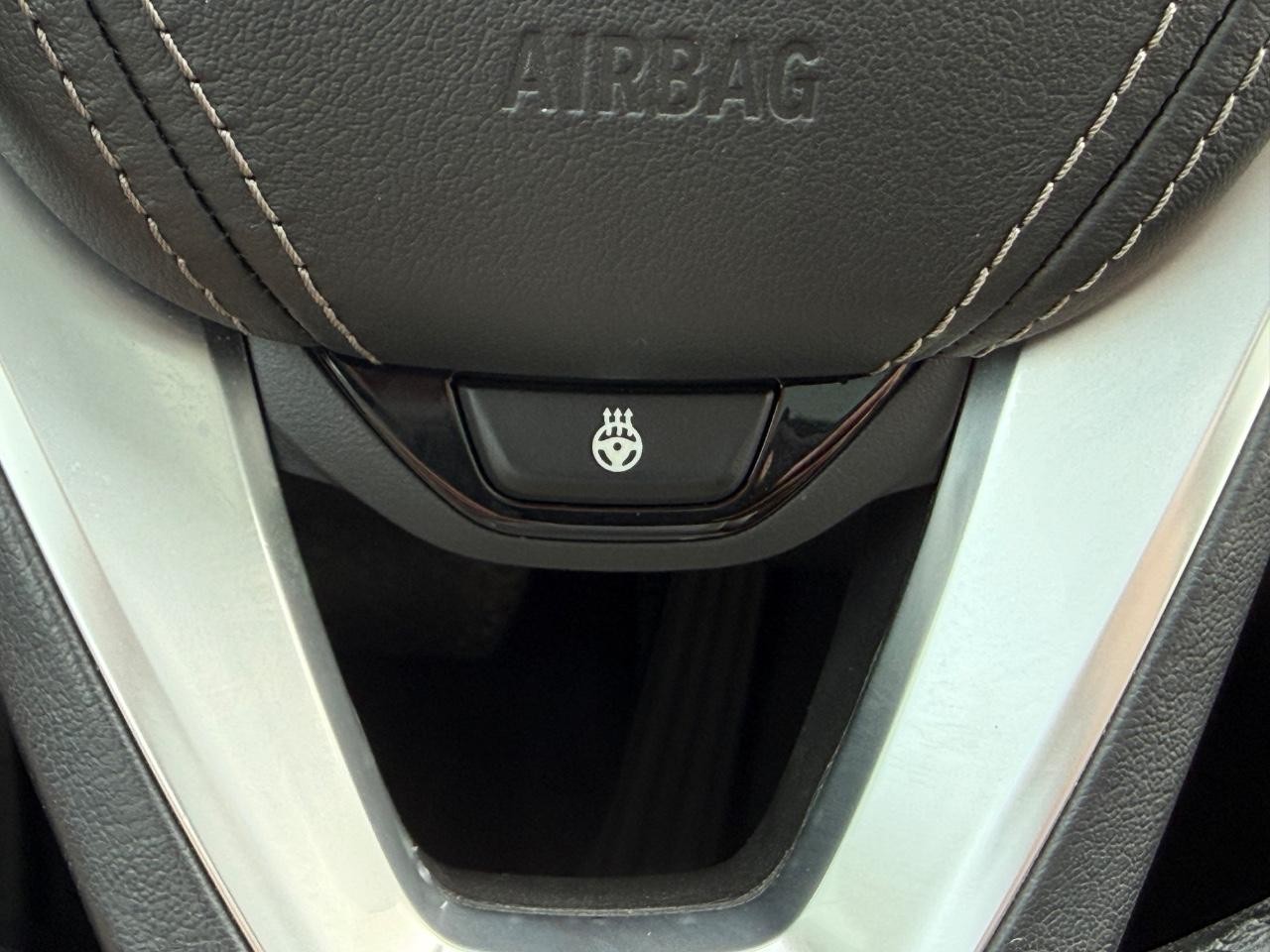 BMW 5 Series Vehicle Full-screen Gallery Image 17