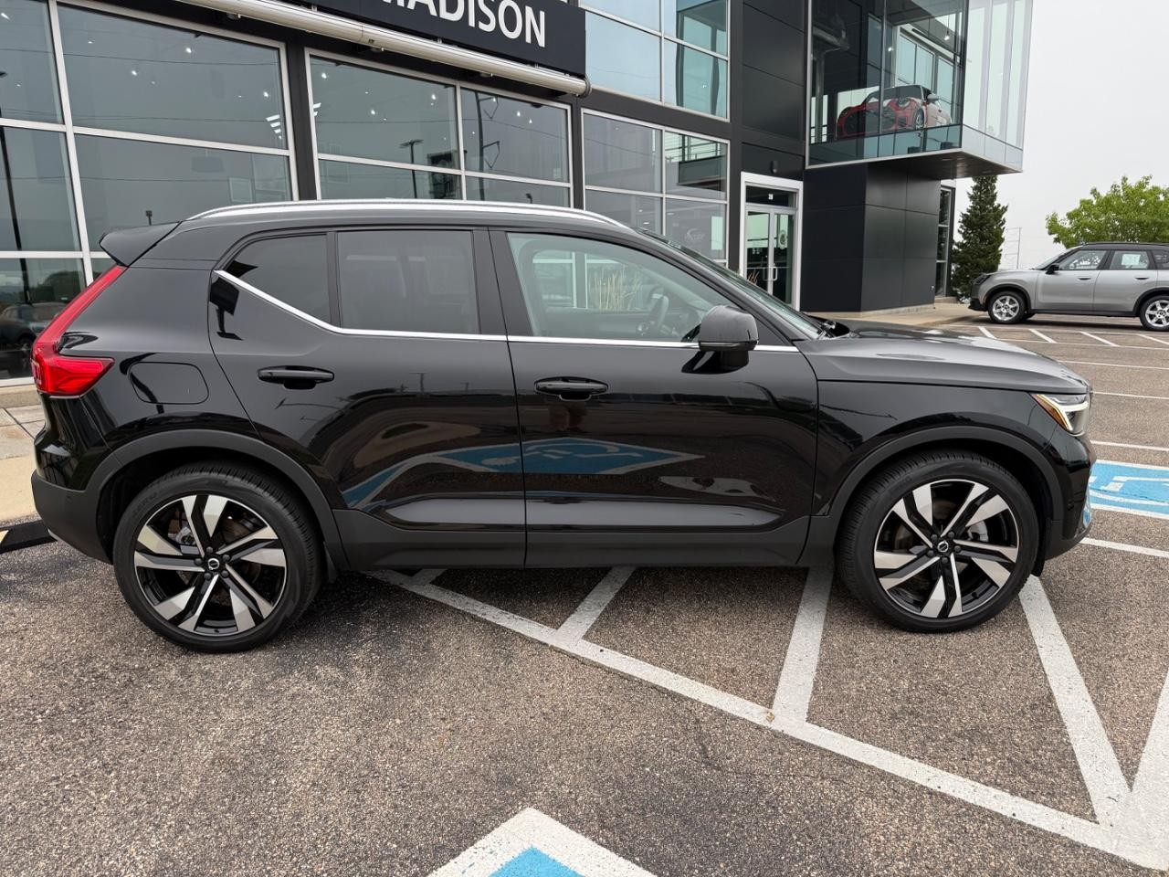 Volvo XC40 Vehicle Image 02
