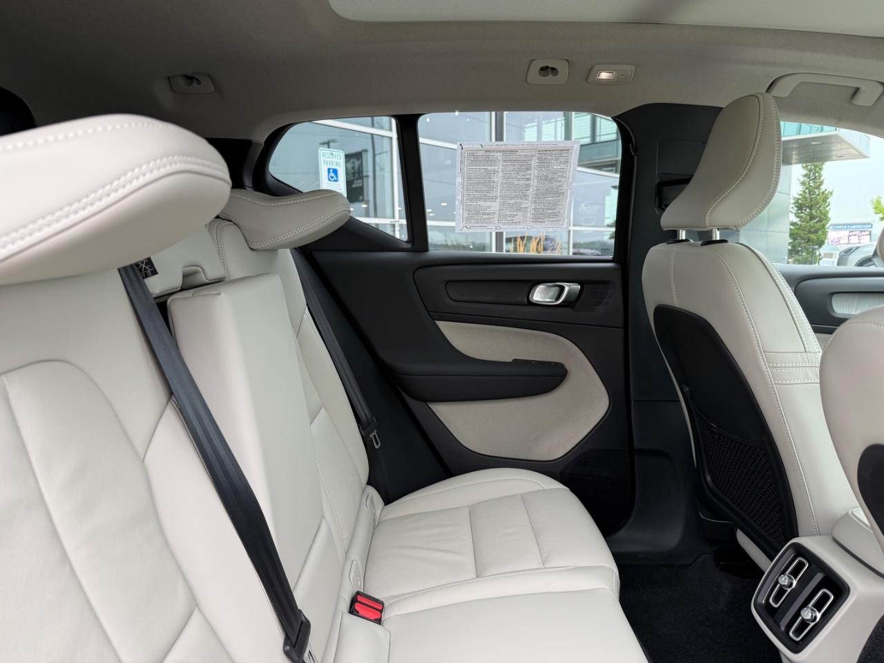 Volvo XC40 Vehicle Image 10