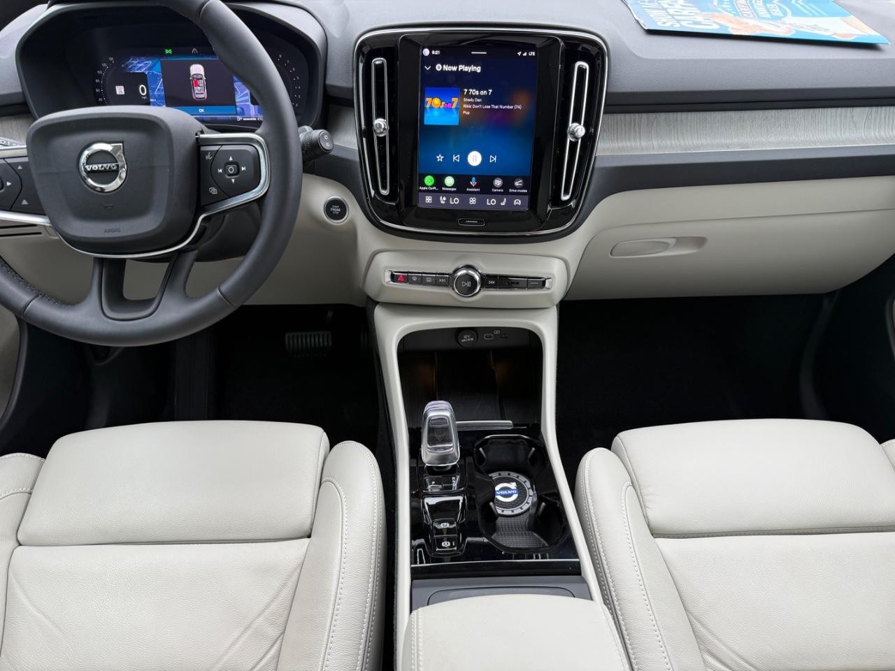 Volvo XC40 Vehicle Image 11