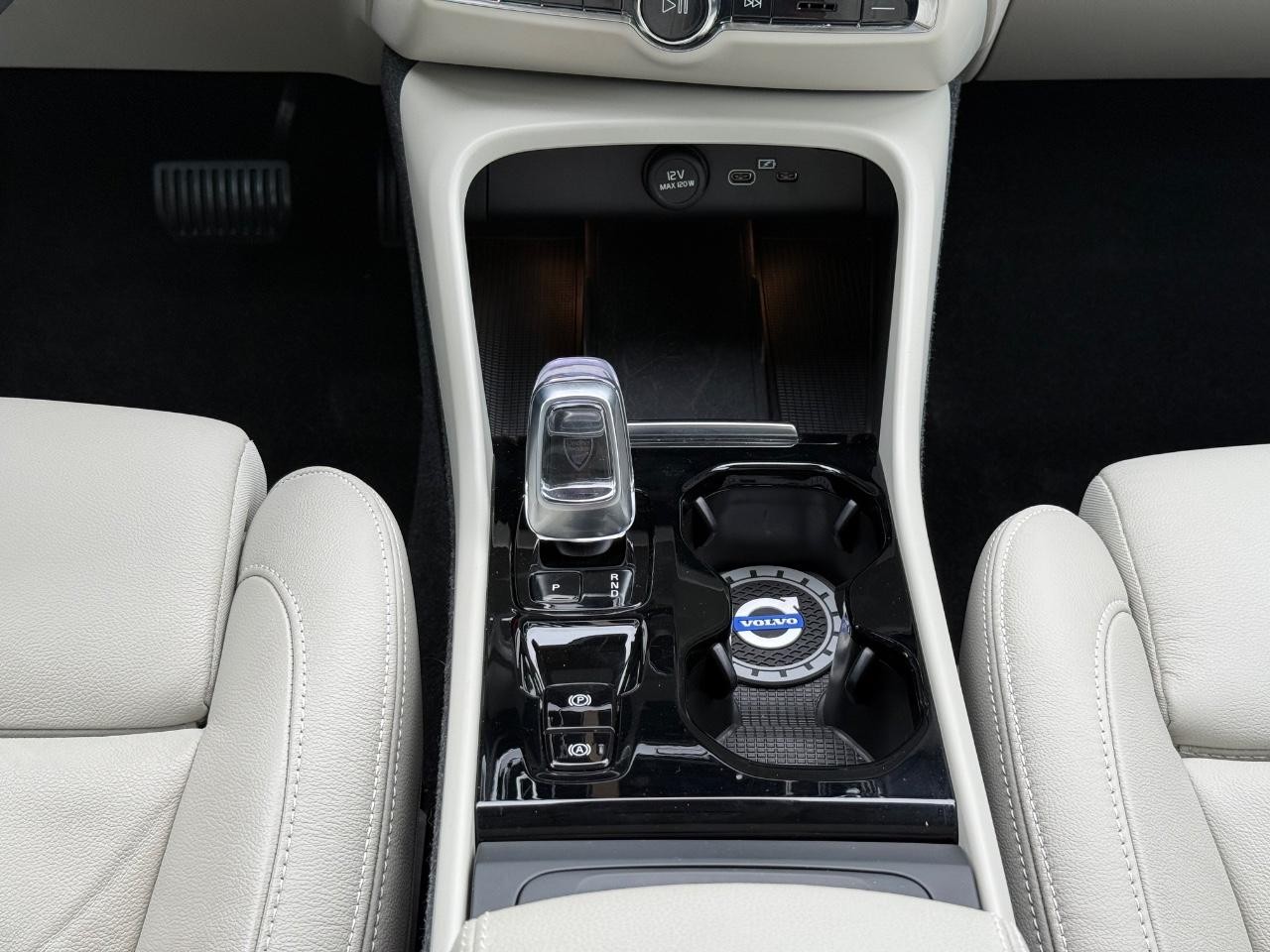 Volvo XC40 Vehicle Image 13