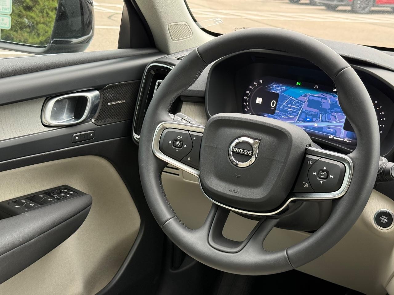 Volvo XC40 Vehicle Image 14