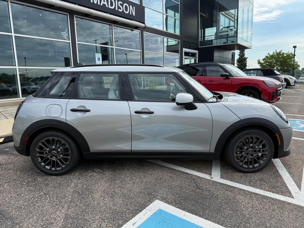 MINI Hardtop 4 Door Vehicle Image 02