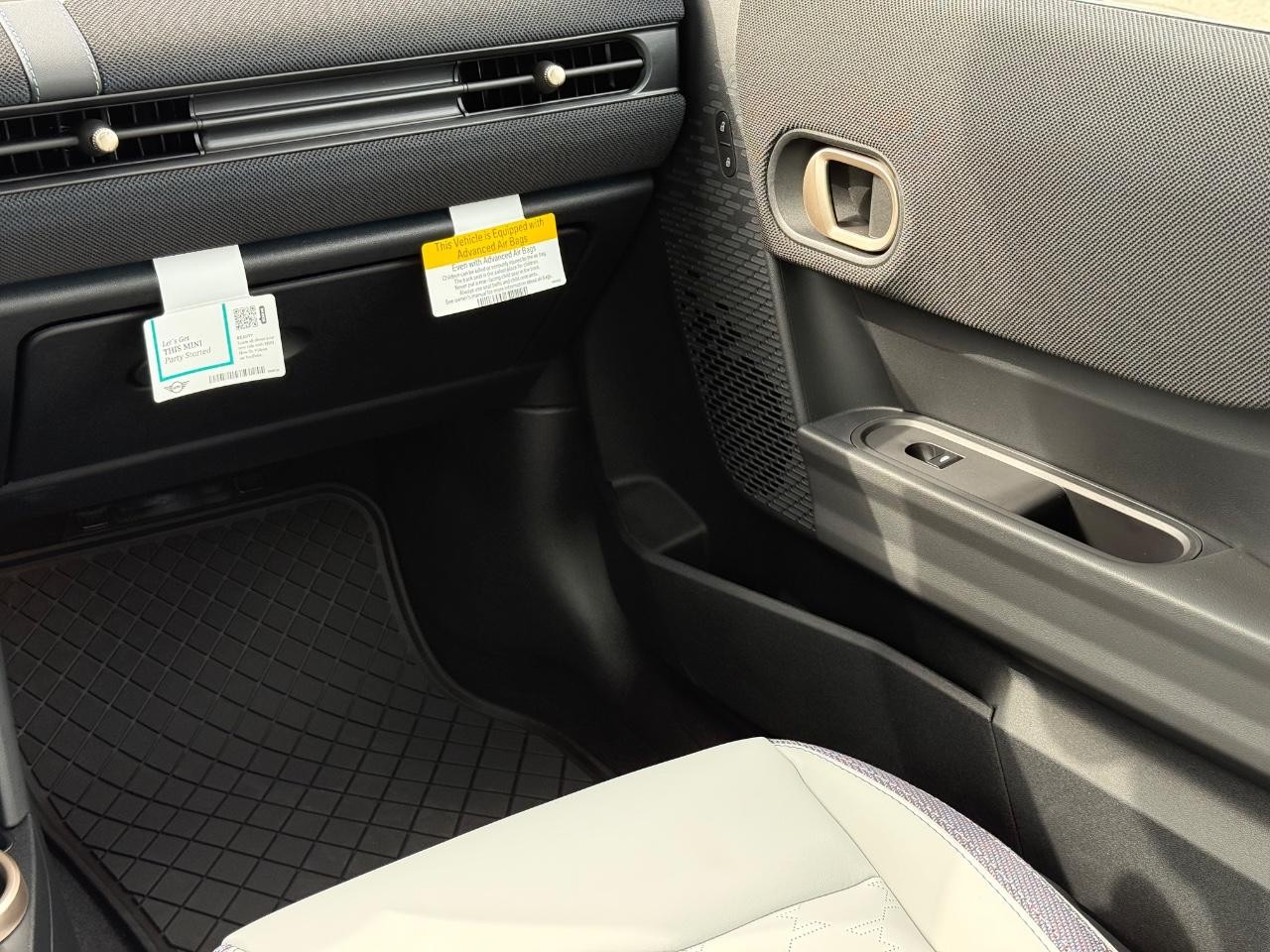 MINI Hardtop 4 Door Vehicle Image 09