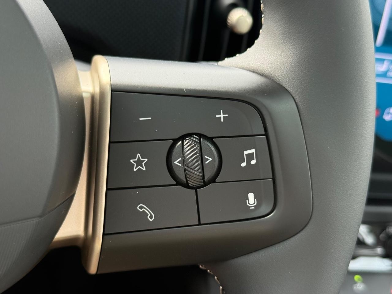 MINI Hardtop 4 Door Vehicle Image 11