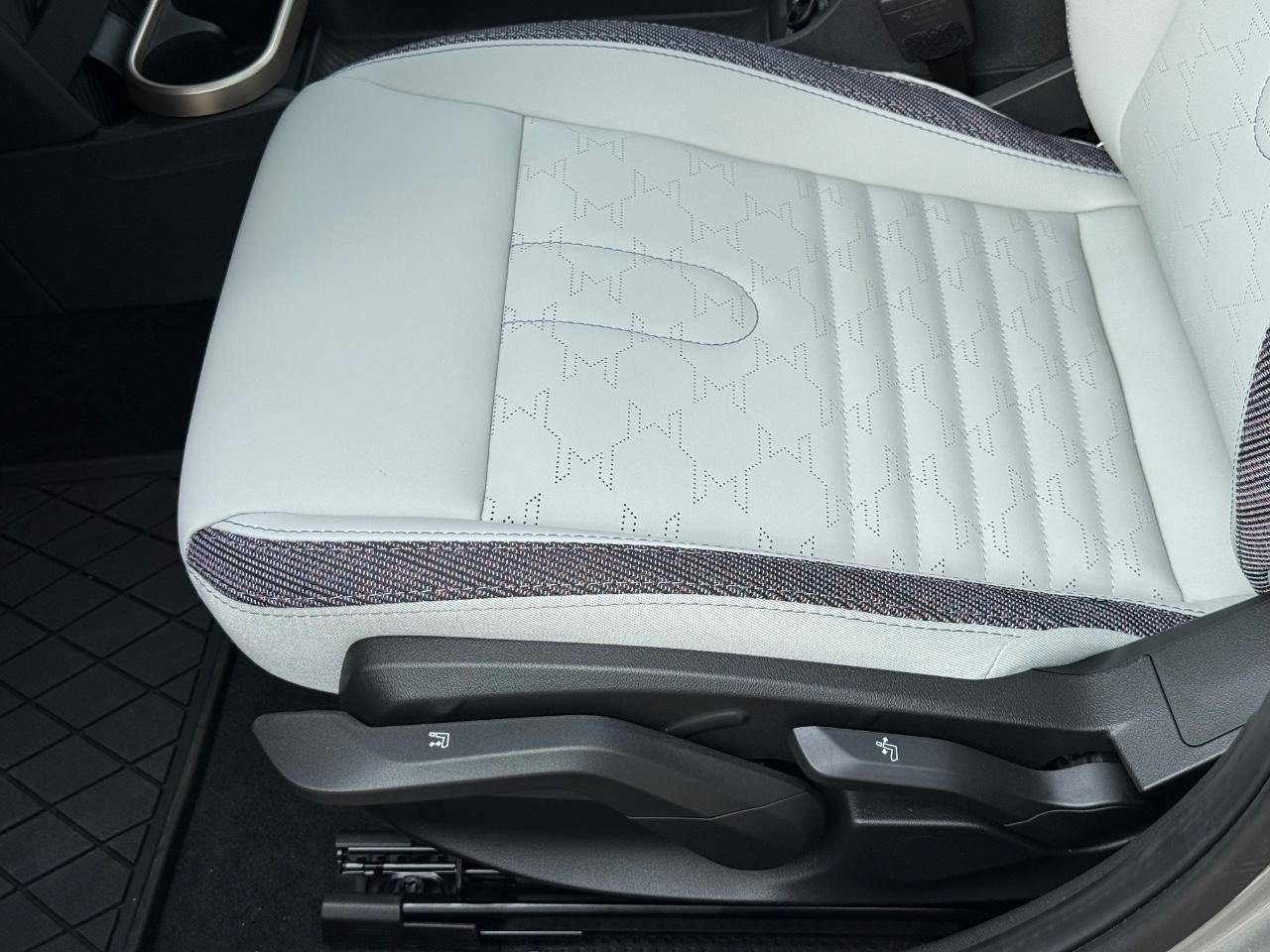 MINI Hardtop 4 Door Vehicle Image 14