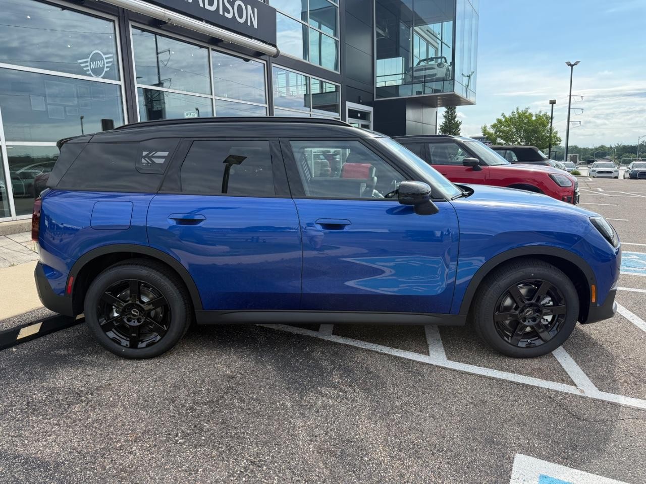 MINI Countryman Vehicle Image 02