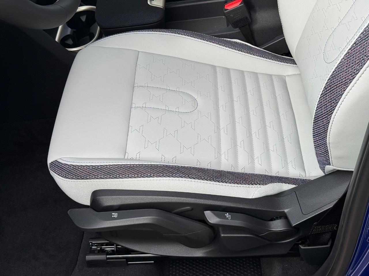 MINI Countryman Vehicle Image 14
