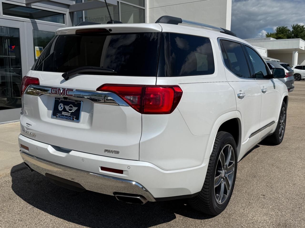 GMC Acadia Vehicle Image 03