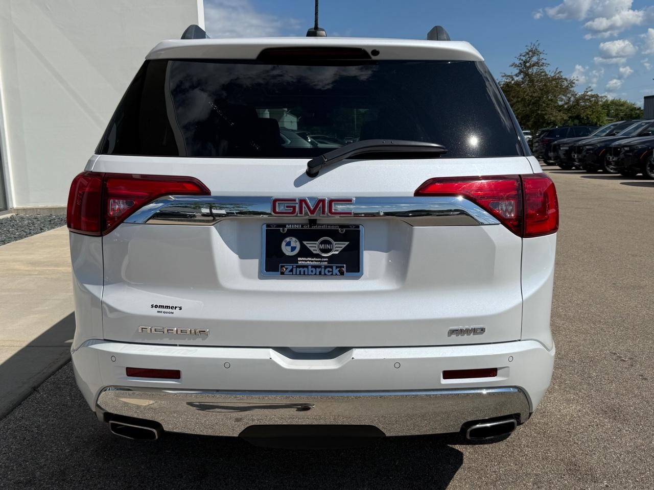 GMC Acadia Vehicle Image 04