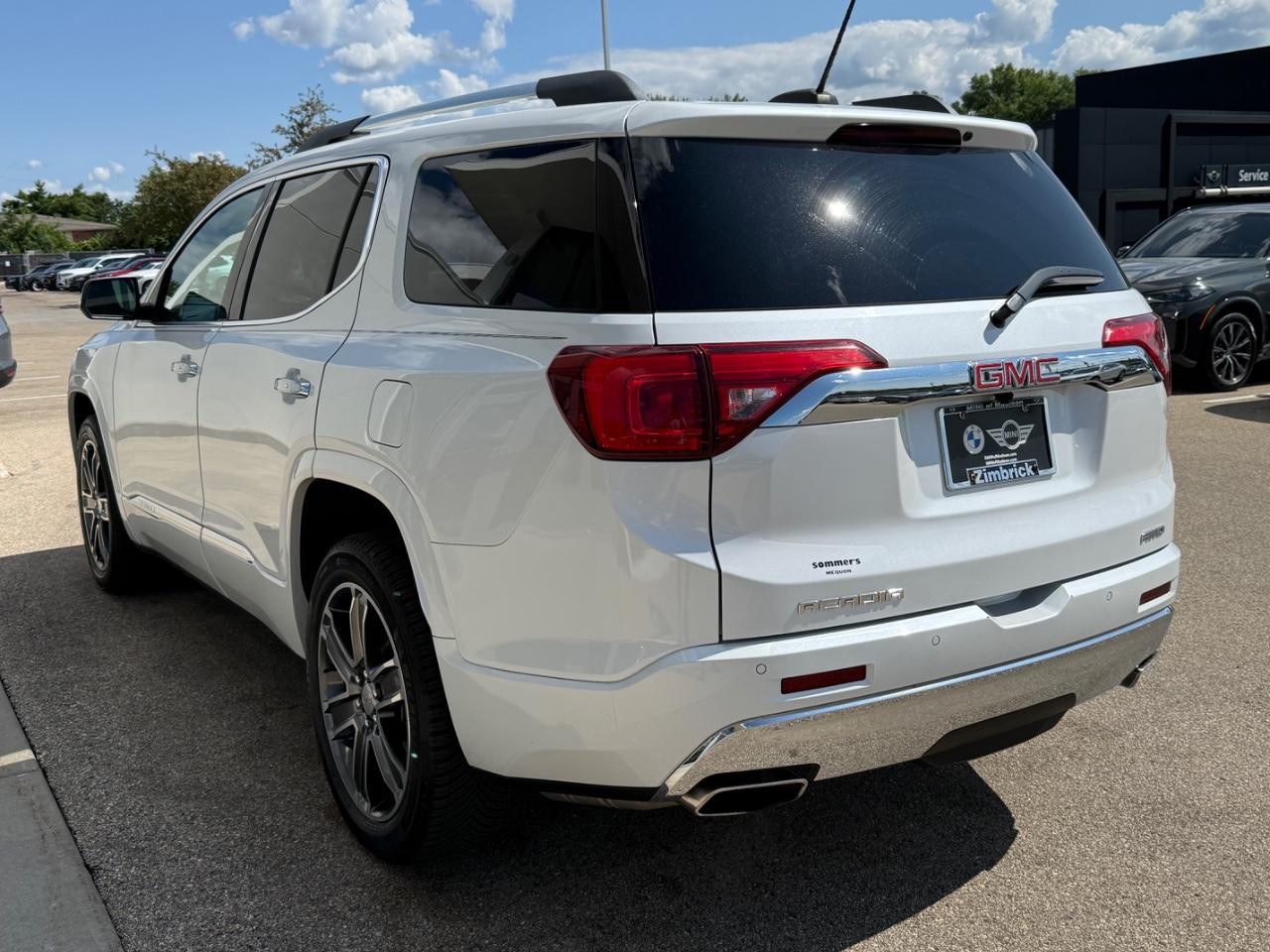 GMC Acadia Vehicle Image 06