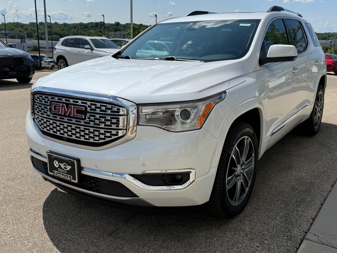 GMC Acadia Vehicle Image 08
