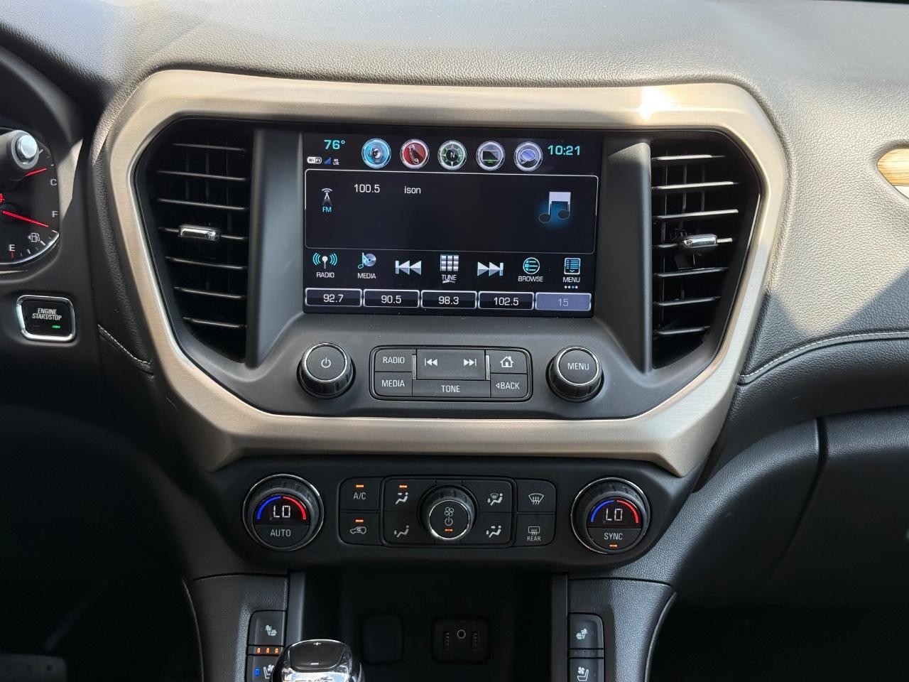 GMC Acadia Vehicle Image 12