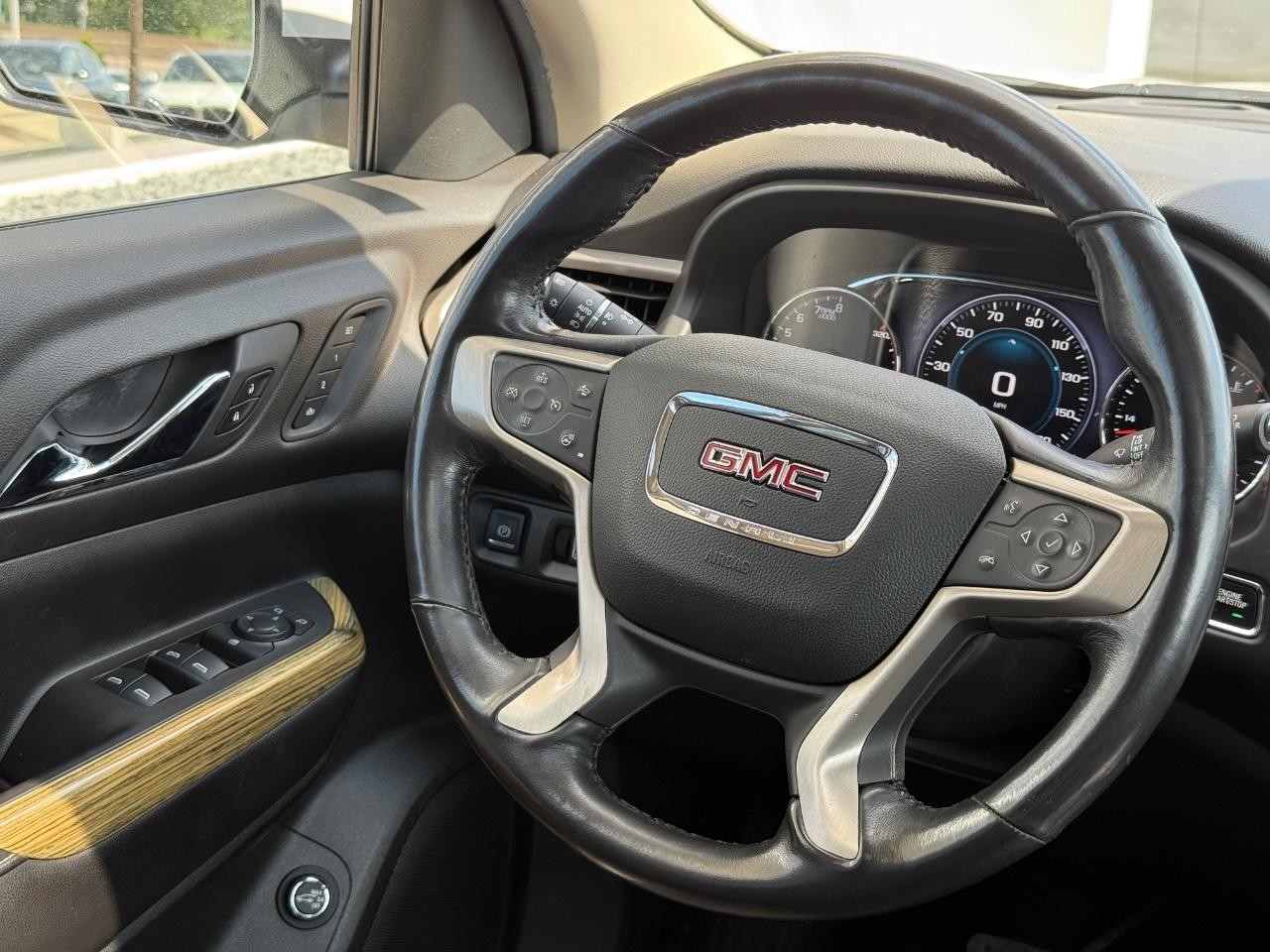 GMC Acadia Vehicle Image 14