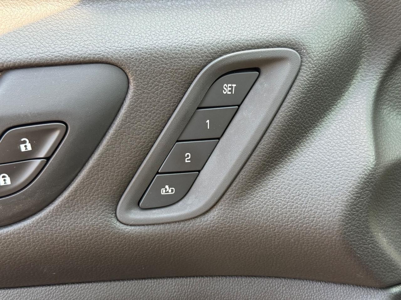 GMC Acadia Vehicle Image 17