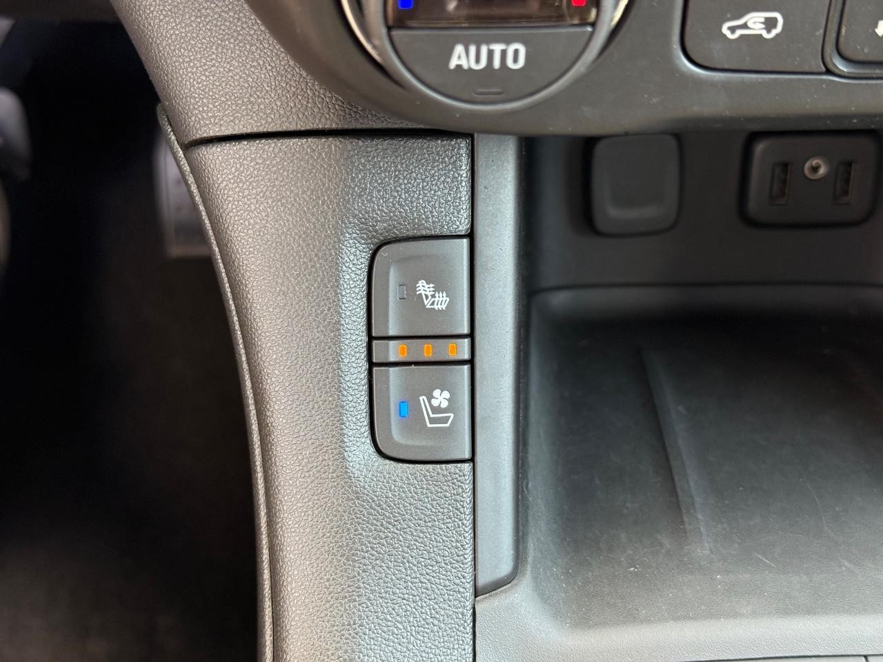 GMC Acadia Vehicle Image 22