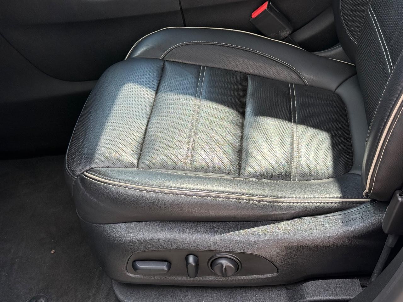 GMC Acadia Vehicle Image 24
