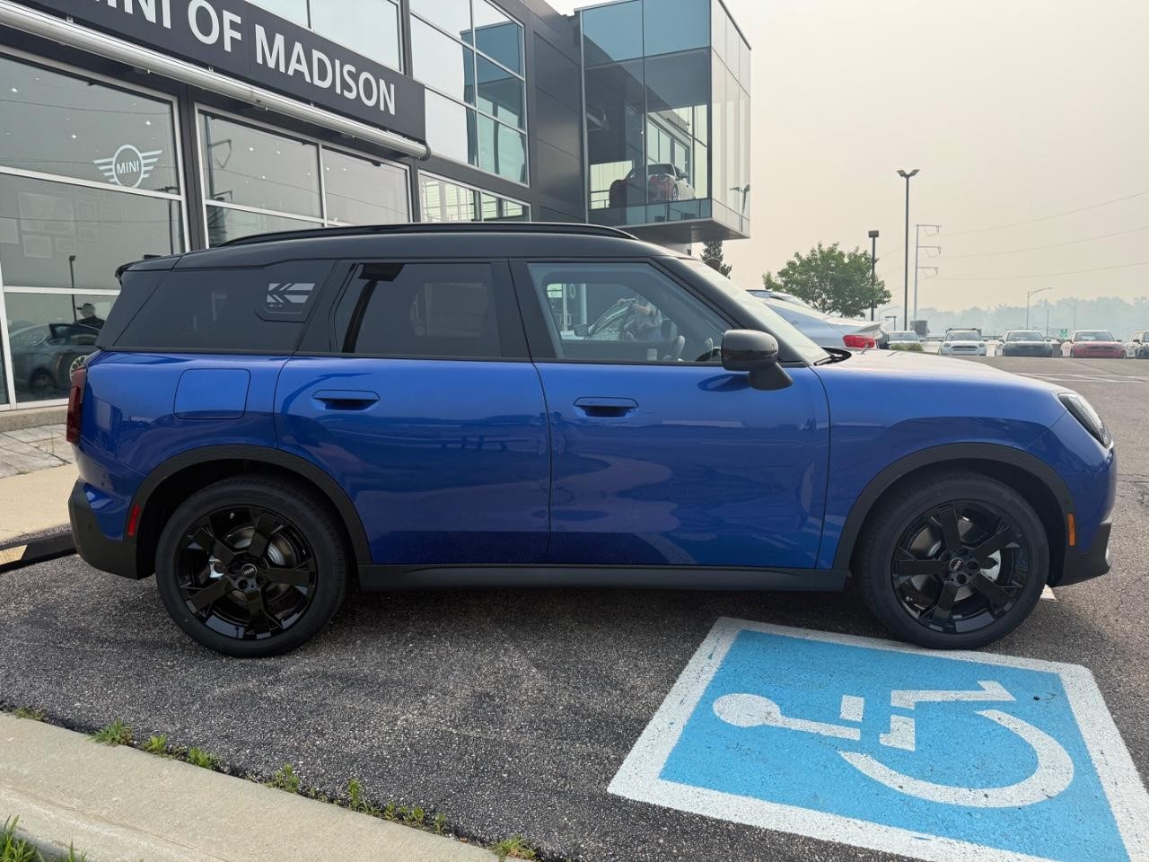 MINI Countryman Vehicle Image 02