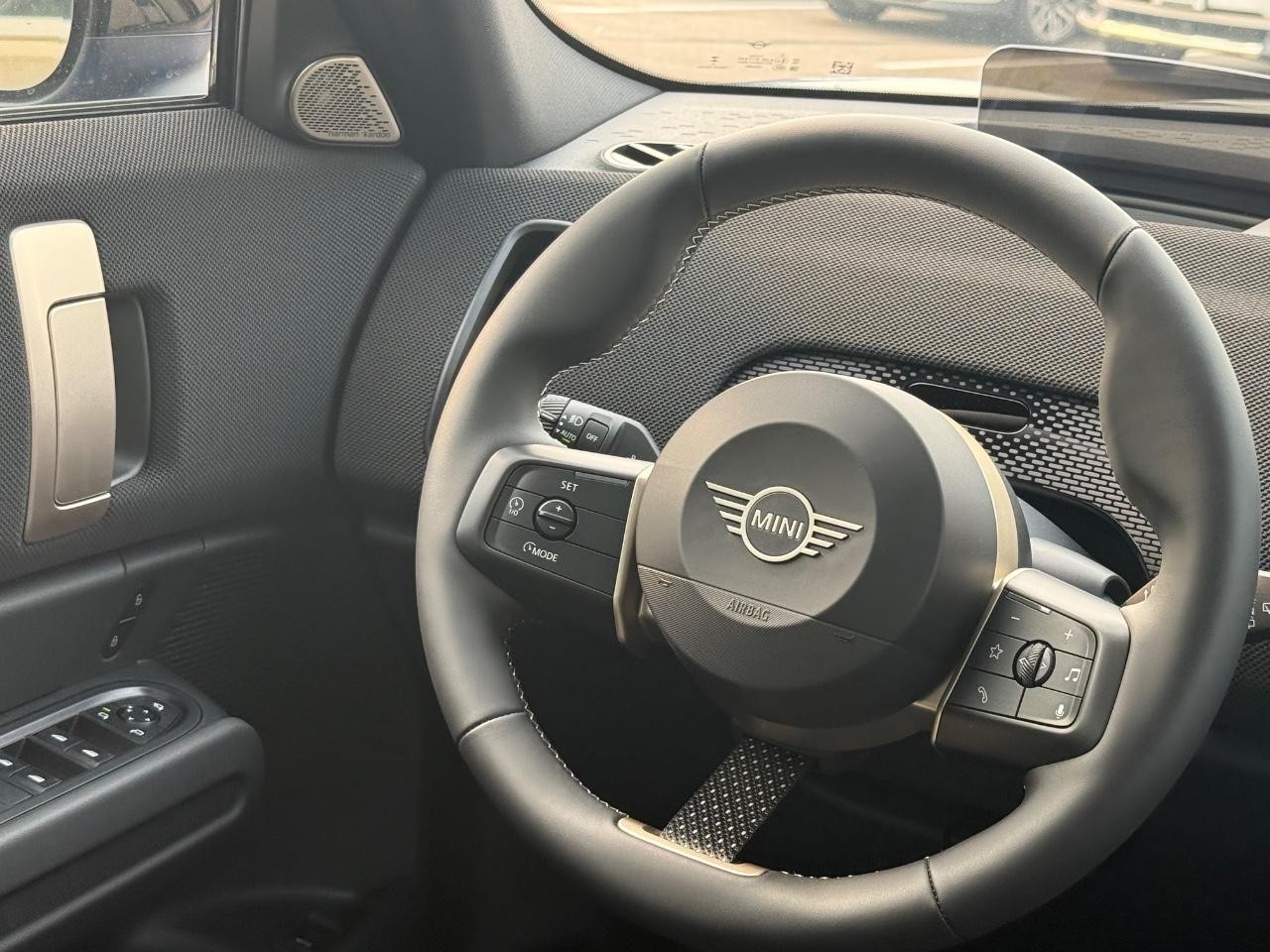 MINI Countryman Vehicle Image 09