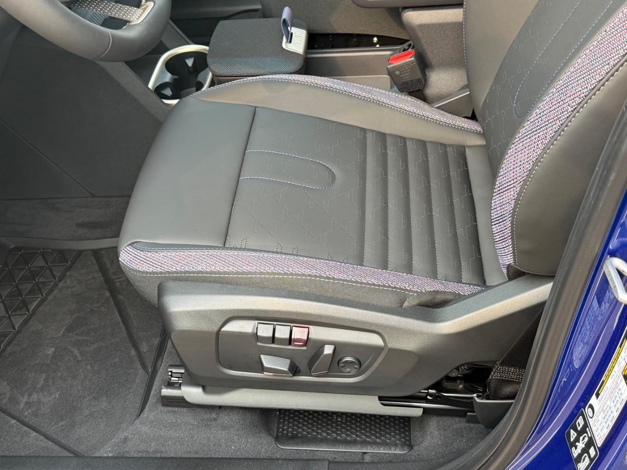 MINI Countryman Vehicle Image 16