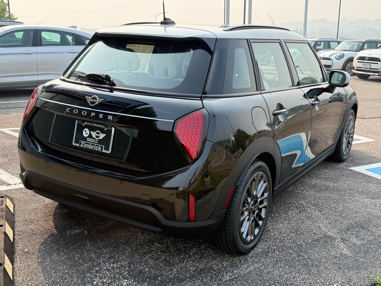 MINI Hardtop 4 Door Vehicle Image 03