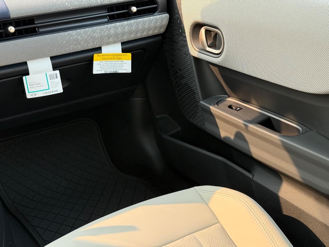 MINI Hardtop 4 Door Vehicle Image 09