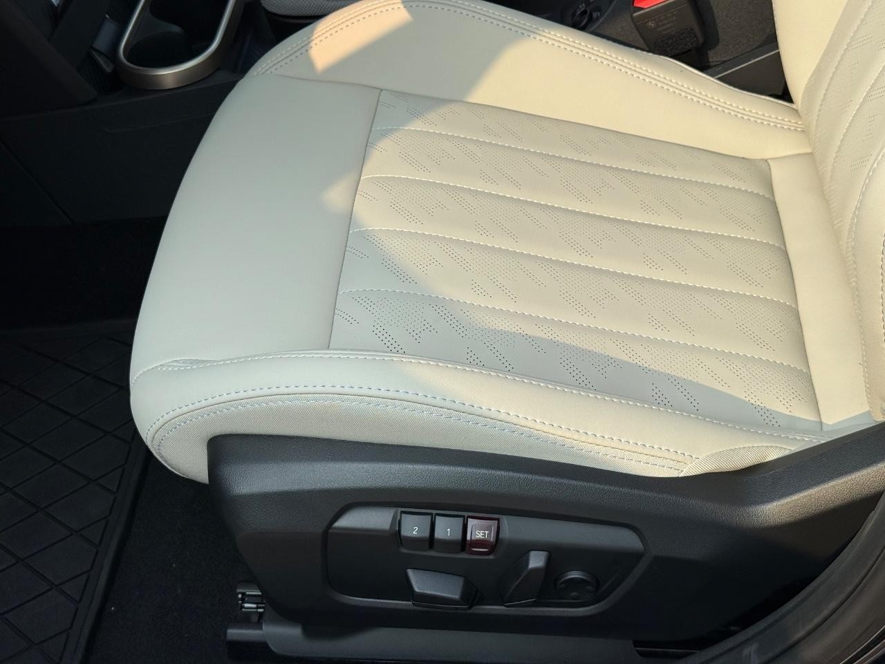 MINI Hardtop 4 Door Vehicle Image 15