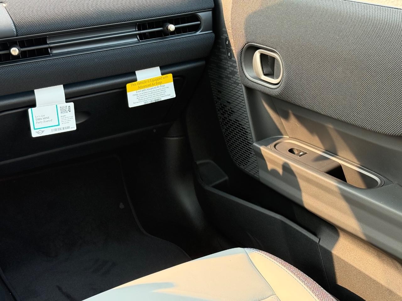 MINI Hardtop 4 Door Vehicle Image 09