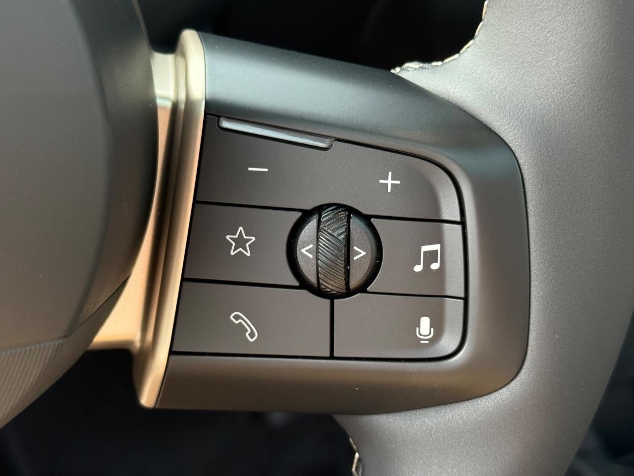 MINI Hardtop 4 Door Vehicle Image 11