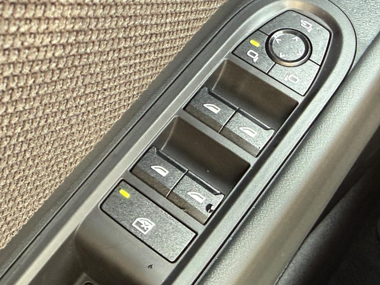 MINI Hardtop 4 Door Vehicle Image 14