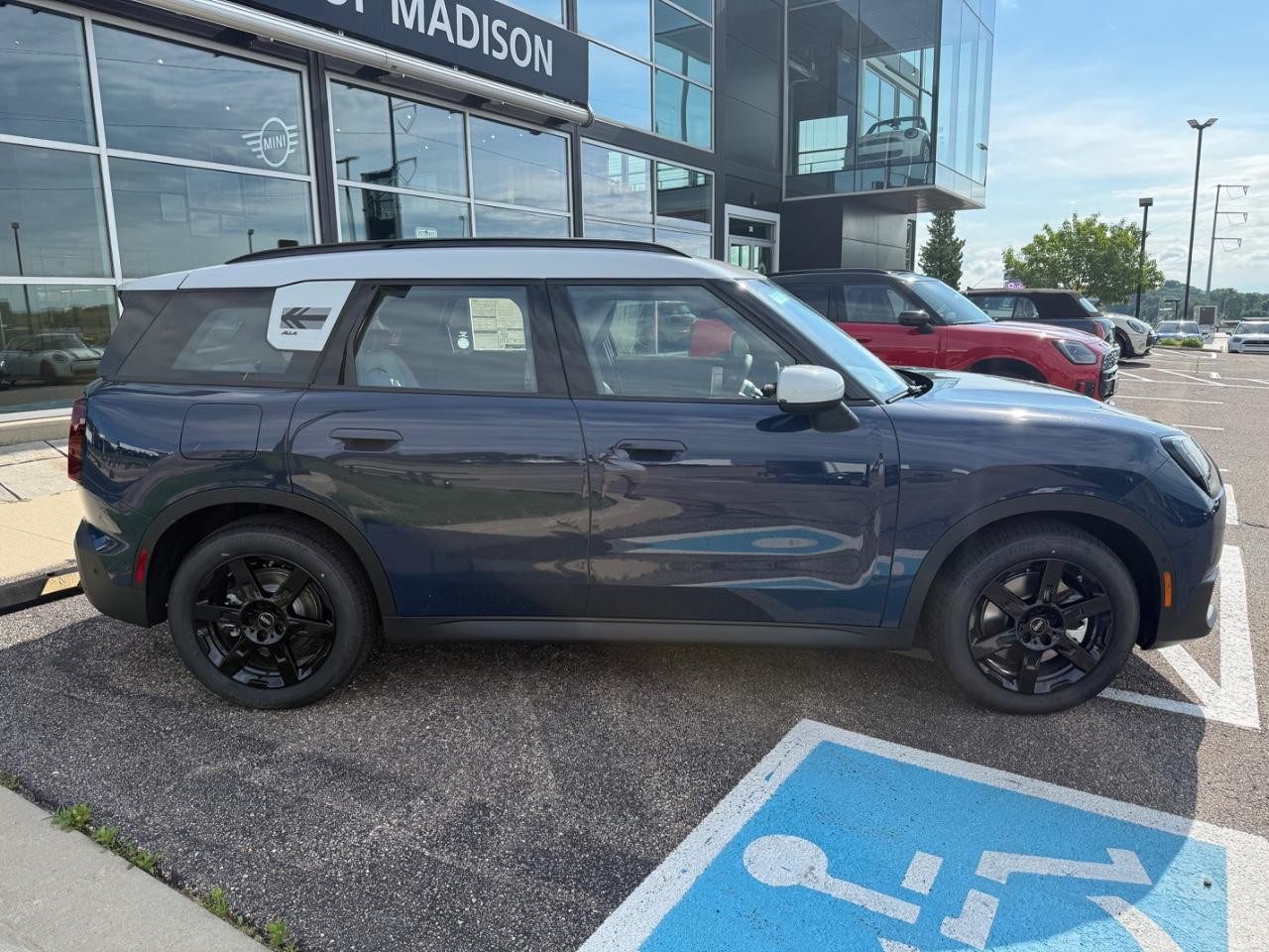 MINI Countryman Vehicle Image 02