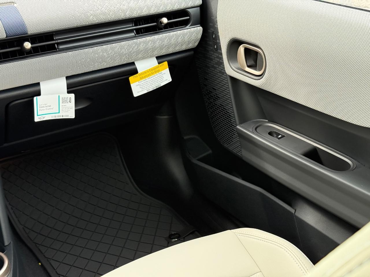 MINI Hardtop 4 Door Vehicle Image 09