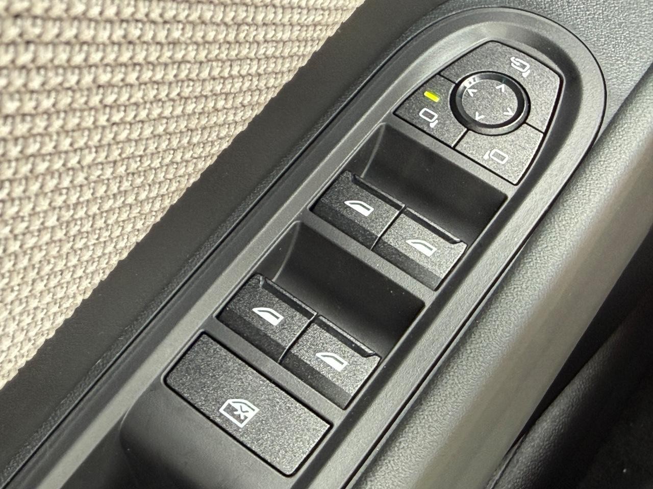 MINI Hardtop 4 Door Vehicle Image 13