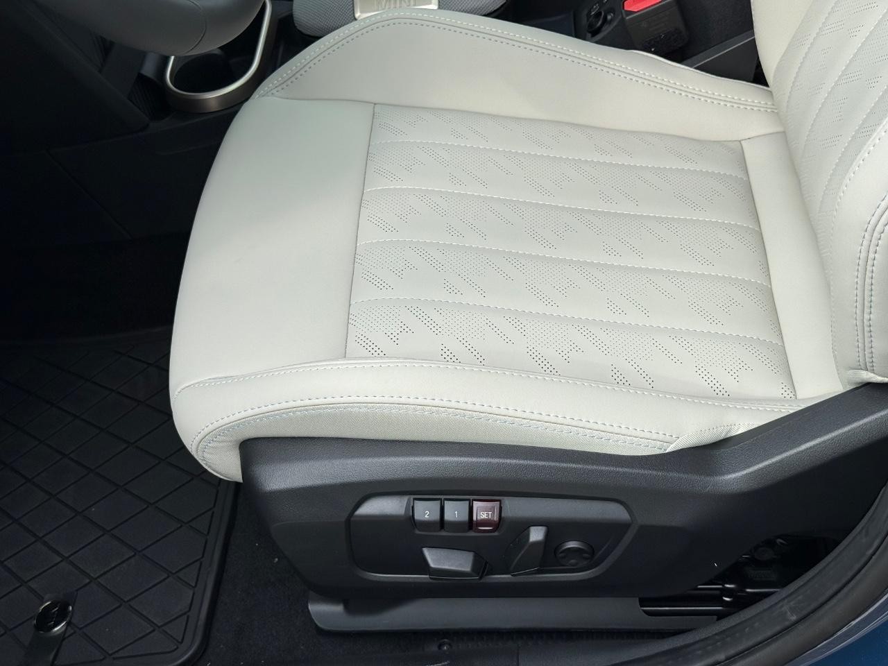 MINI Hardtop 4 Door Vehicle Image 14