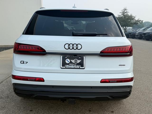 Audi Q7 Vehicle Full-screen Gallery Image 04