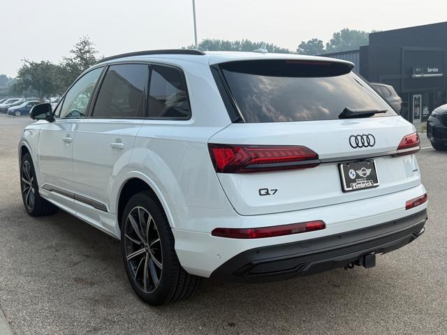 Audi Q7 Vehicle Full-screen Gallery Image 05