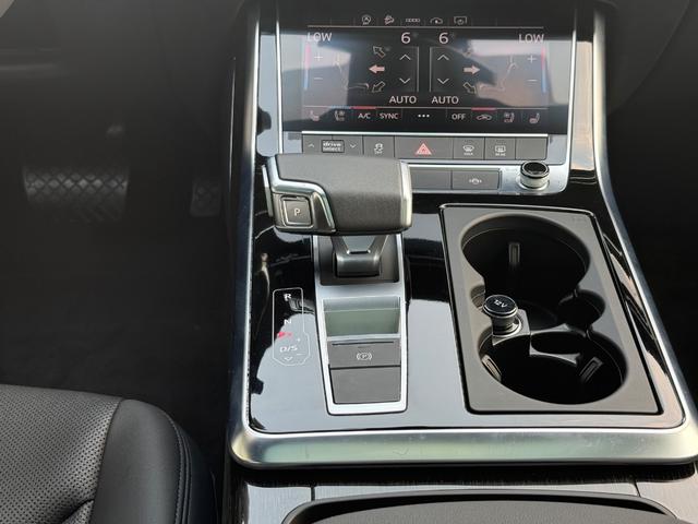 Audi Q7 Vehicle Full-screen Gallery Image 12